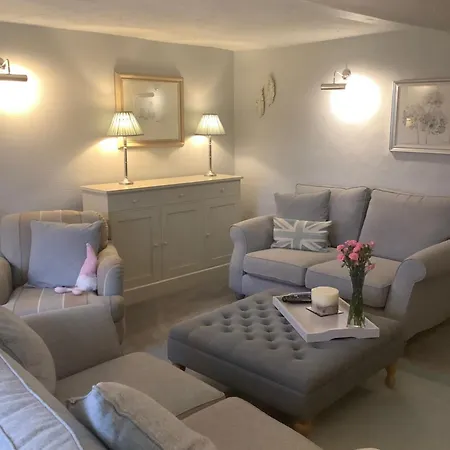 Birtles Farm Bed And Breakfast-3